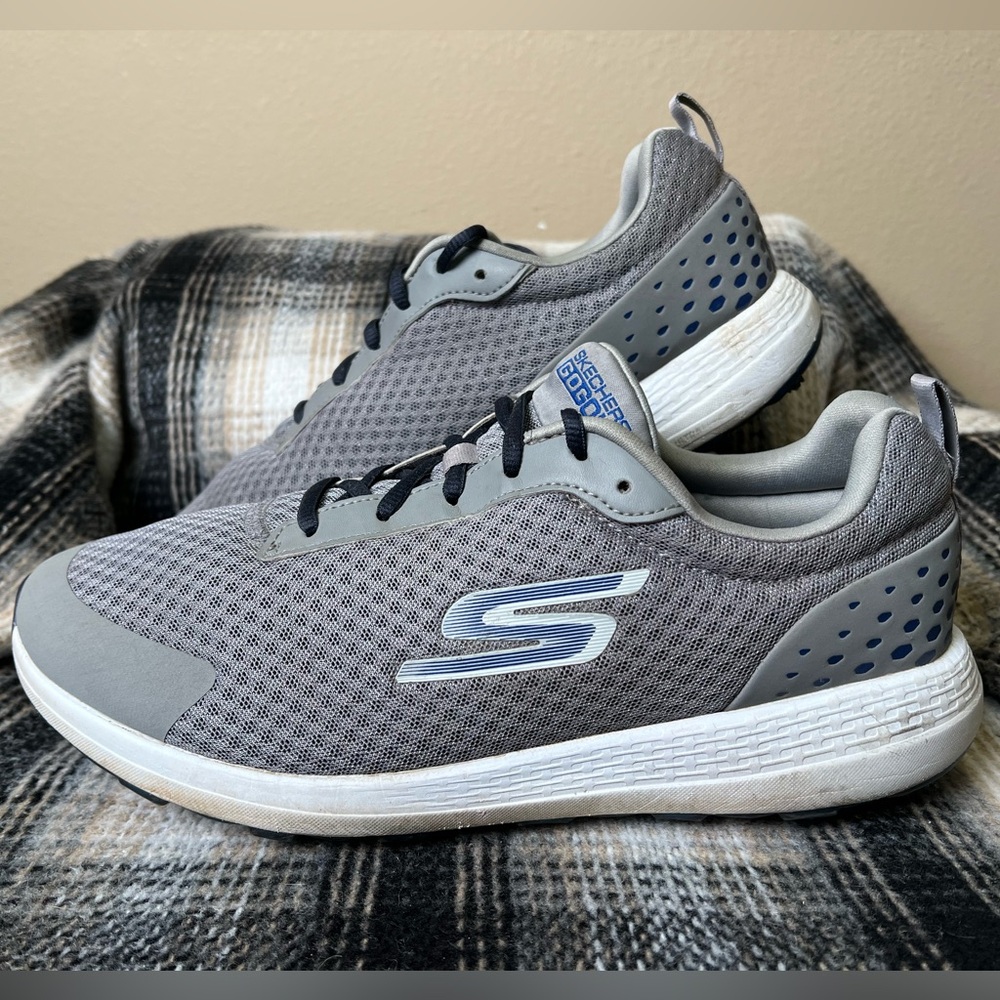 Men’s WIDE Skechers GoGolf shoes. Size 10. Grey.